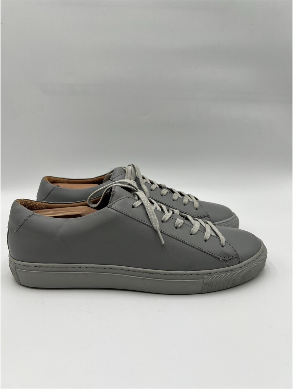 Men’s Saks Fifth Avenue gray minimalist leather sneakers Low Too Size 10.5